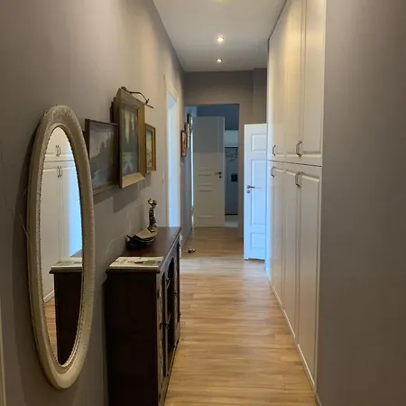 3 Bedroom Lux Center Vincent Apartment *